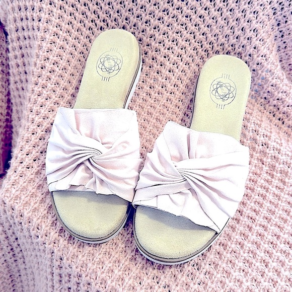 💕Pretty Suede Open-Toe Slip-ons Slide Wedge Slipper Sandals w/Bow-Like Detail - Picture 4 of 14